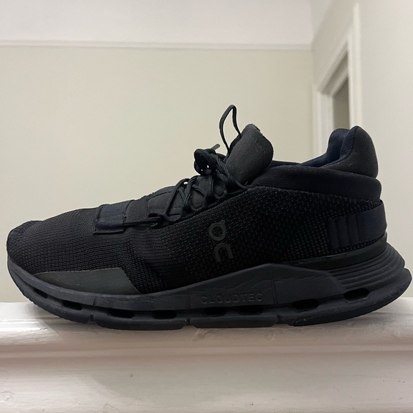 Men's 9.5US - On Cloud x Swiss Engineering 'All Black' - Picture 2 of 7